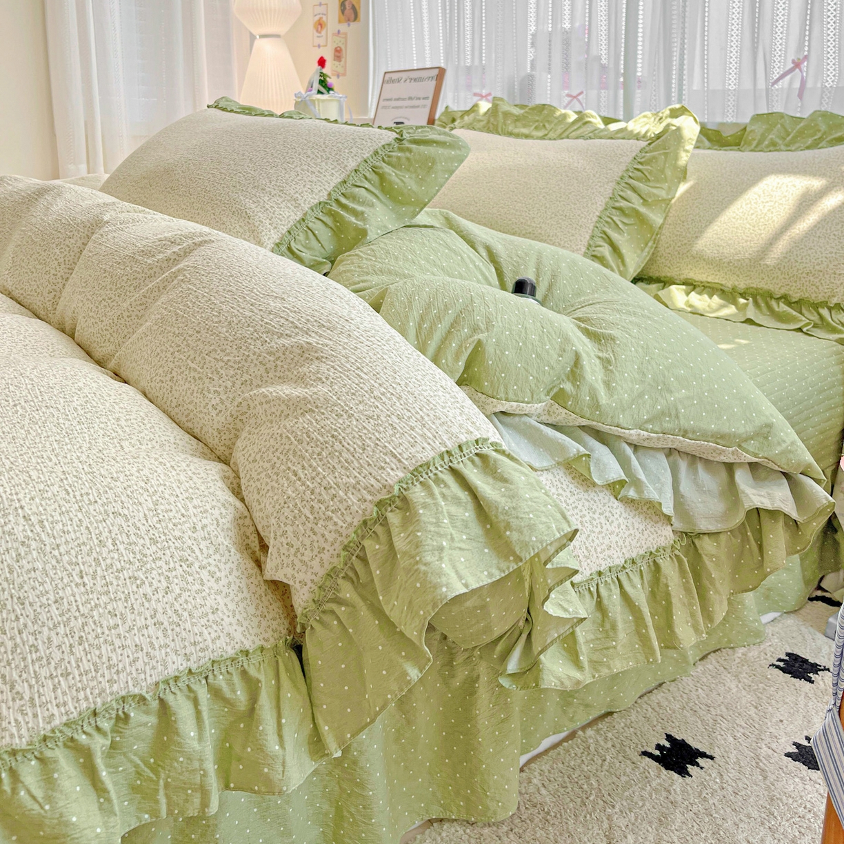 91家纺网 家纺一手货源 找家纺 2025秋冬加厚款云感亲肤棉邹邹纱床盖床裙四件套-仙美密拷花边 波点女王-抹茶绿