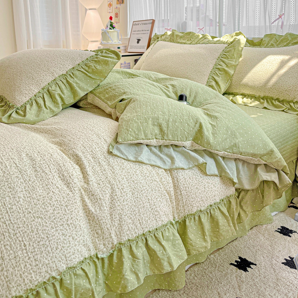 91家纺网 家纺一手货源 找家纺 2025秋冬加厚款云感亲肤棉邹邹纱床盖床裙四件套-仙美密拷花边 波点女王-抹茶绿