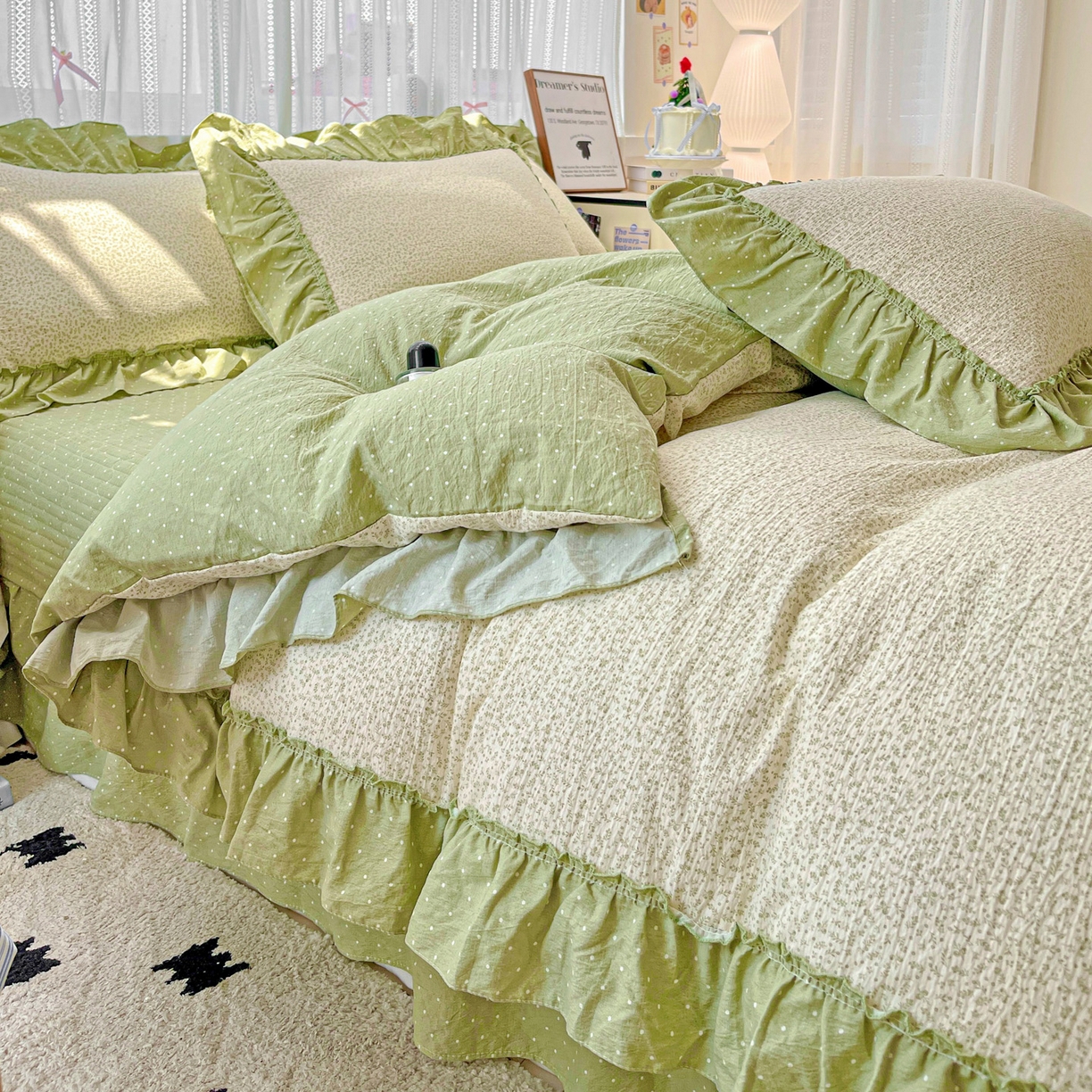 91家纺网 家纺一手货源 找家纺 2025秋冬加厚款云感亲肤棉邹邹纱床盖床裙四件套-仙美密拷花边 波点女王-抹茶绿
