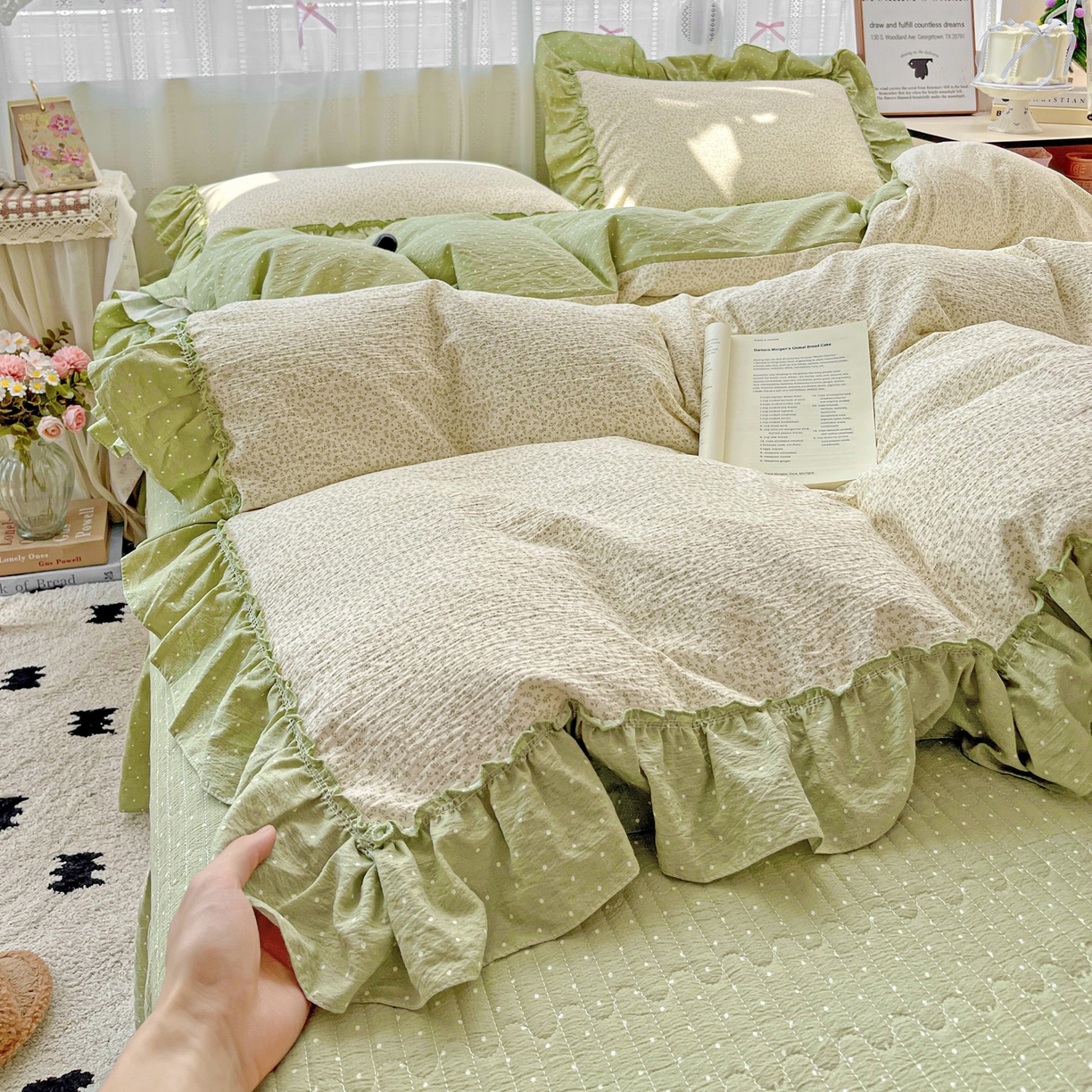 91家纺网 家纺一手货源 找家纺 2025秋冬加厚款云感亲肤棉邹邹纱床盖床裙四件套-仙美密拷花边 波点女王-抹茶绿