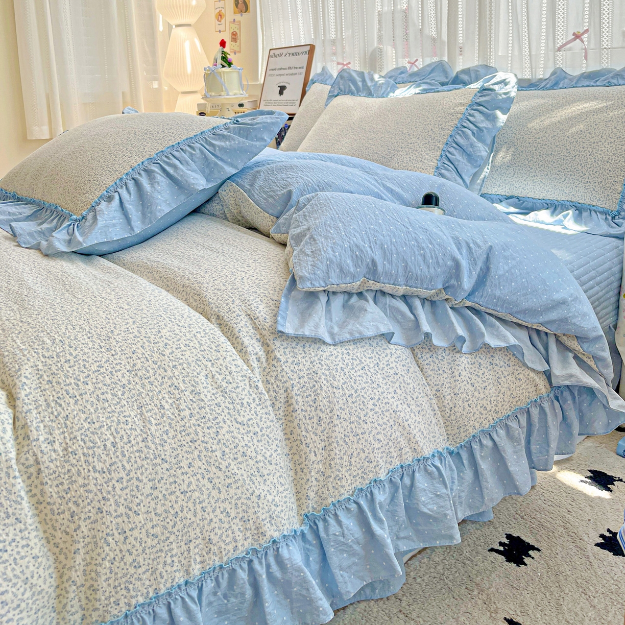 91家纺网 家纺一手货源 找家纺 2025秋冬加厚款云感亲肤棉邹邹纱床盖床裙四件套-仙美密拷花边 波点女王-茉雾蓝