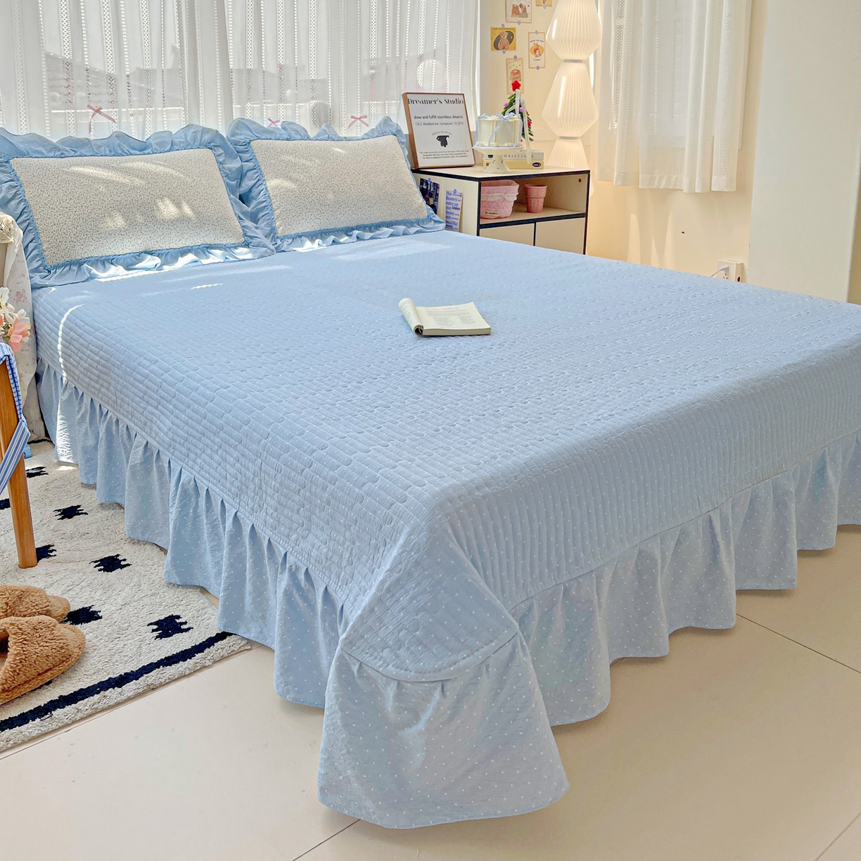 91家纺网 家纺一手货源 找家纺 2025秋冬加厚款云感亲肤棉邹邹纱床盖床裙四件套-仙美密拷花边 波点女王-茉雾蓝