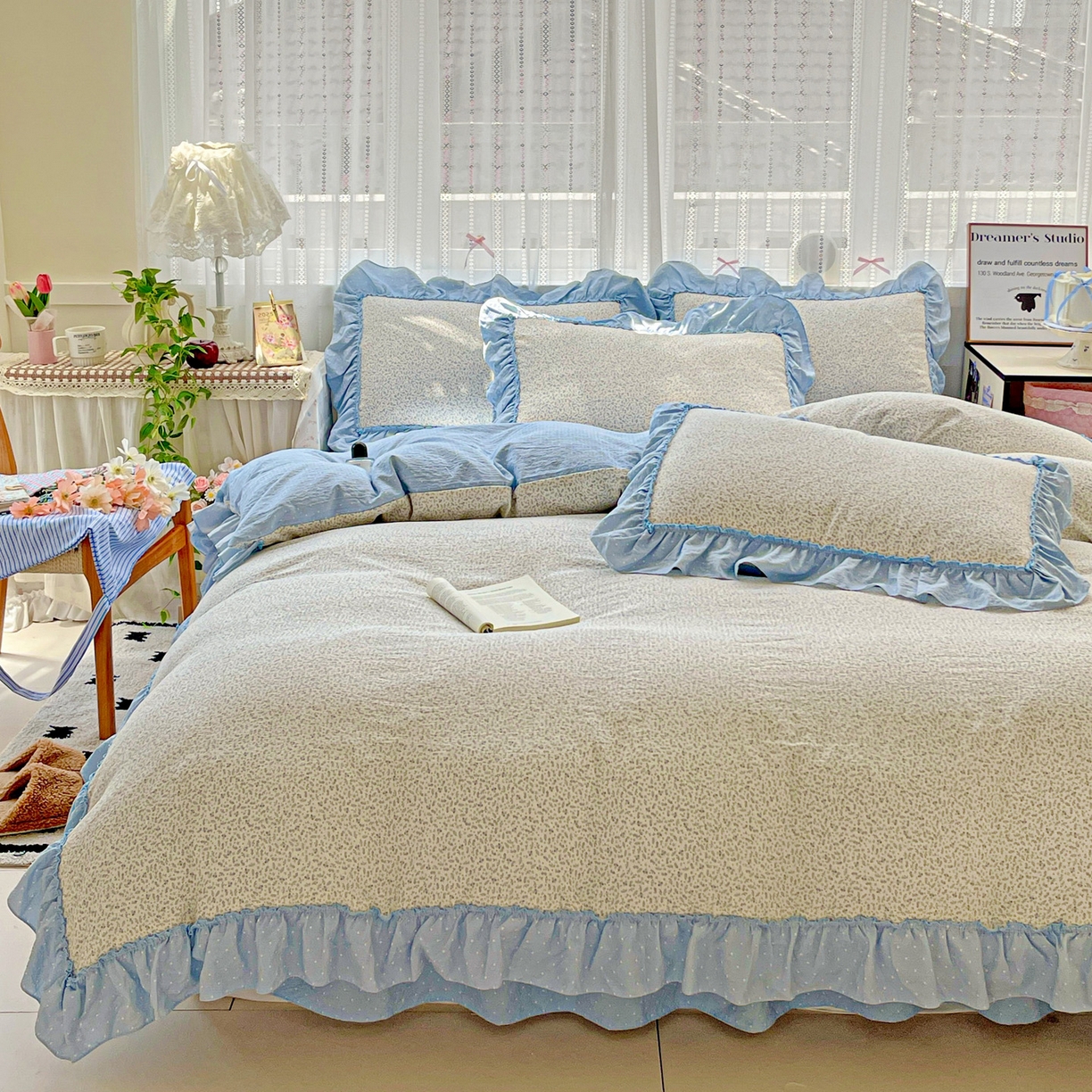 91家纺网 家纺一手货源 找家纺 2025秋冬加厚款云感亲肤棉邹邹纱床盖床裙四件套-仙美密拷花边 波点女王-茉雾蓝