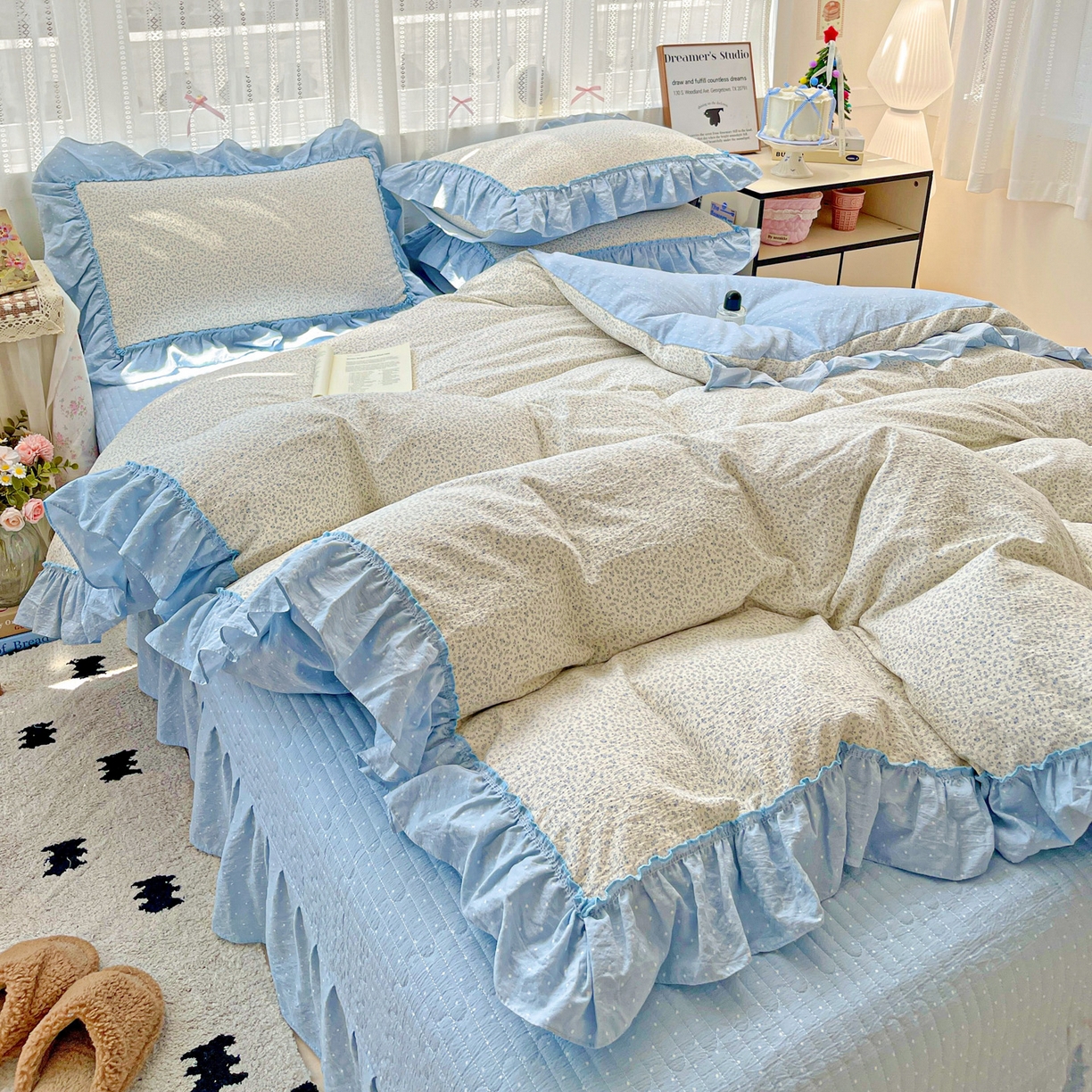 91家纺网 家纺一手货源 找家纺 2025秋冬加厚款云感亲肤棉邹邹纱床盖床裙四件套-仙美密拷花边 波点女王-茉雾蓝