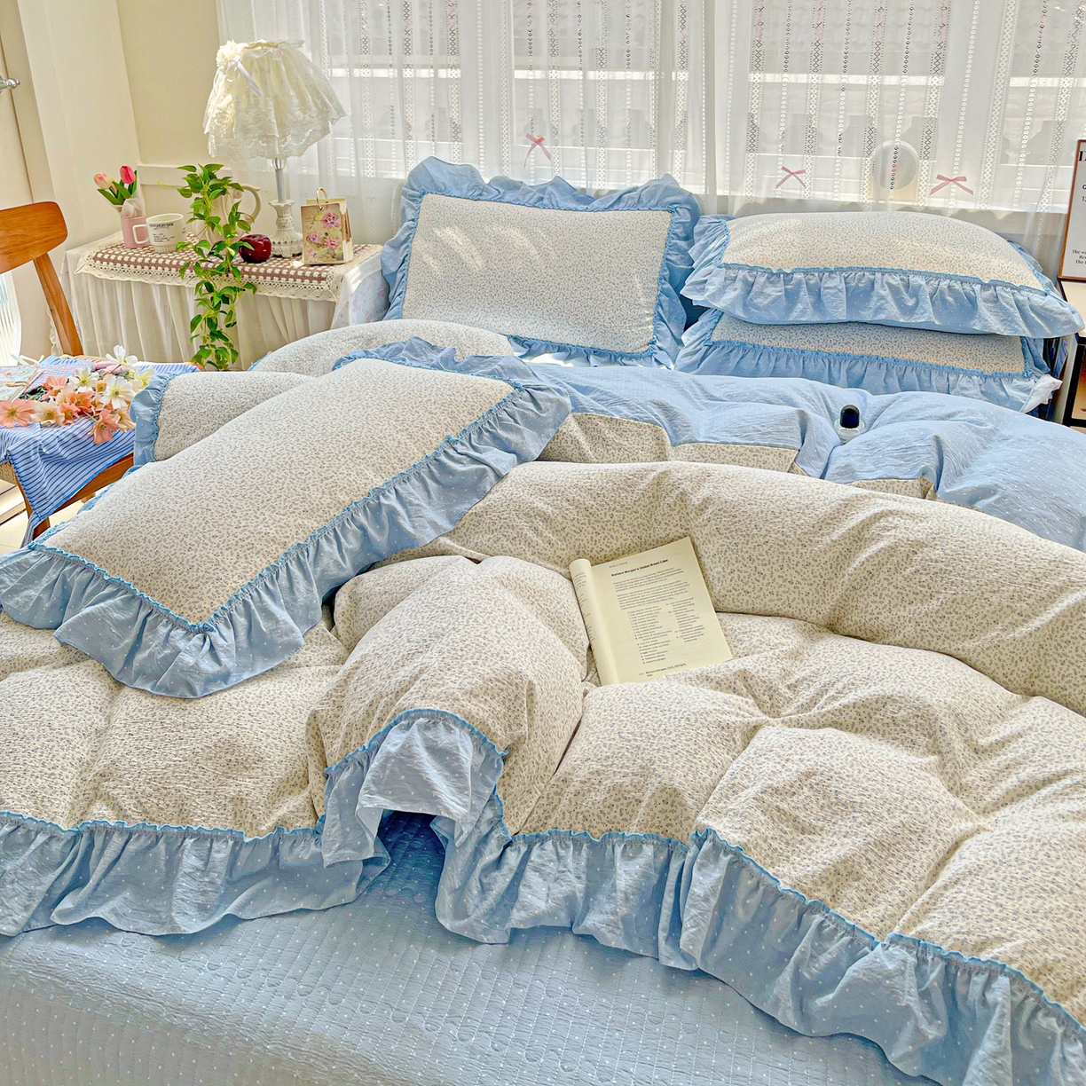 91家纺网 家纺一手货源 找家纺 2025秋冬加厚款云感亲肤棉邹邹纱床盖床裙四件套-仙美密拷花边 波点女王-茉雾蓝