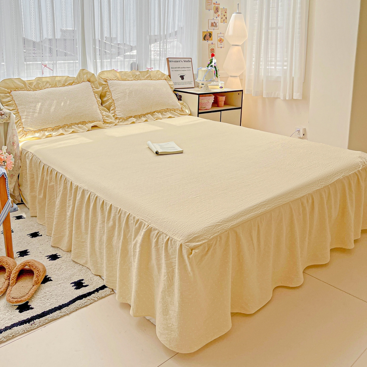 91家纺网 家纺一手货源 找家纺 2025秋冬加厚款云感亲肤棉邹邹纱床盖床裙四件套-仙美密拷花边 波点女王-奶油黄