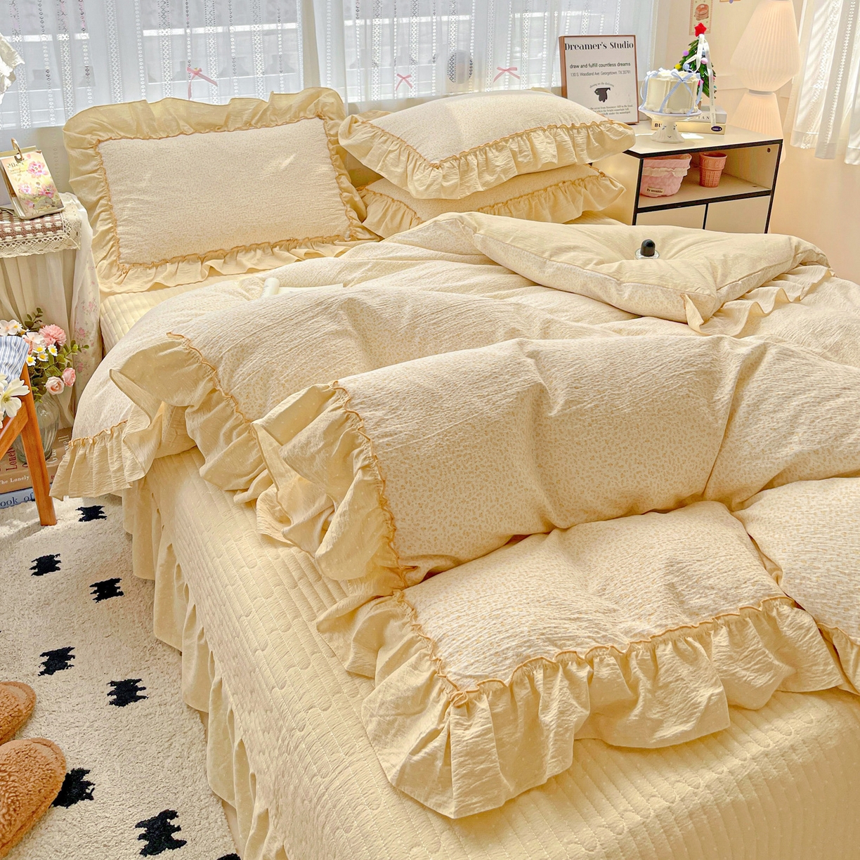 91家纺网 家纺一手货源 找家纺 2025秋冬加厚款云感亲肤棉邹邹纱床盖床裙四件套-仙美密拷花边 波点女王-奶油黄