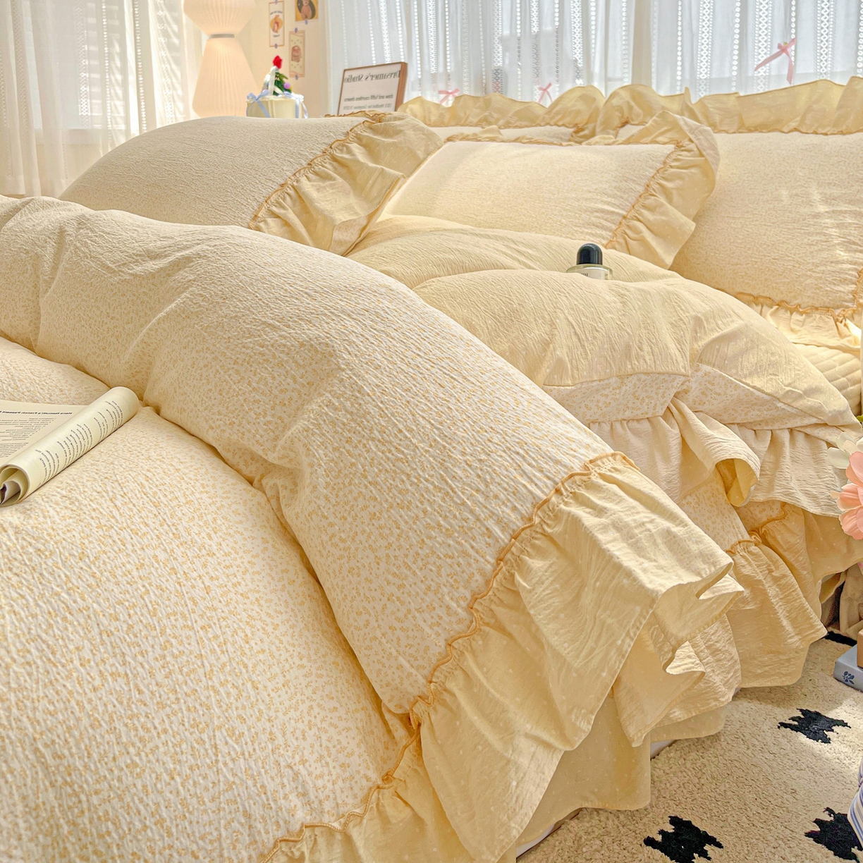 91家纺网 家纺一手货源 找家纺 2025秋冬加厚款云感亲肤棉邹邹纱床盖床裙四件套-仙美密拷花边 波点女王-奶油黄