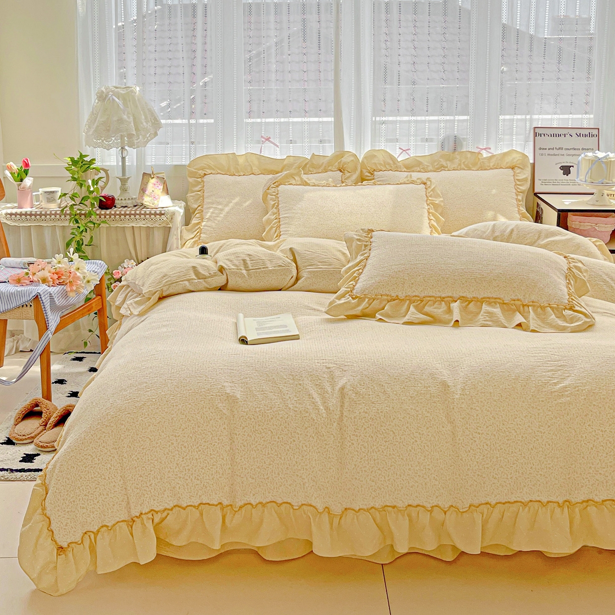 91家纺网 家纺一手货源 找家纺 2025秋冬加厚款云感亲肤棉邹邹纱床盖床裙四件套-仙美密拷花边 波点女王-奶油黄