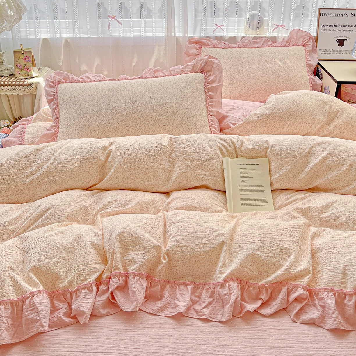 91家纺网 家纺一手货源 找家纺 2025秋冬加厚款云感亲肤棉邹邹纱床盖床裙四件套-仙美密拷花边 波点女王-蔷薇粉