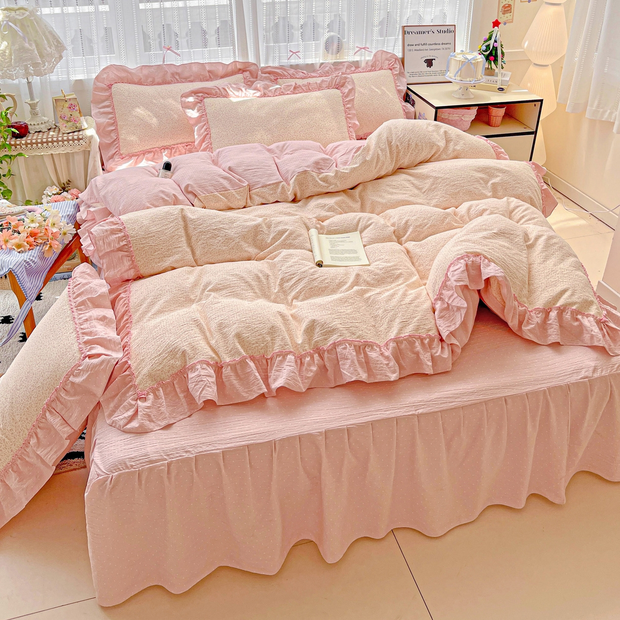 91家纺网 家纺一手货源 找家纺 2025秋冬加厚款云感亲肤棉邹邹纱床盖床裙四件套-仙美密拷花边 波点女王-蔷薇粉