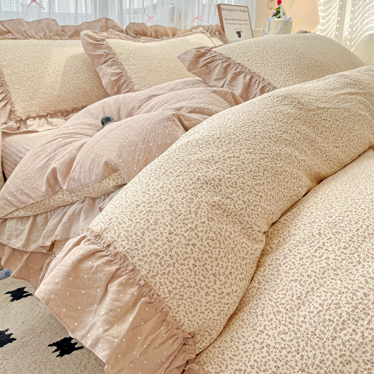 91家纺网 家纺一手货源 找家纺 2025秋冬加厚款云感亲肤棉邹邹纱床盖床裙四件套-仙美密拷花边 波点女王-巧克力棕