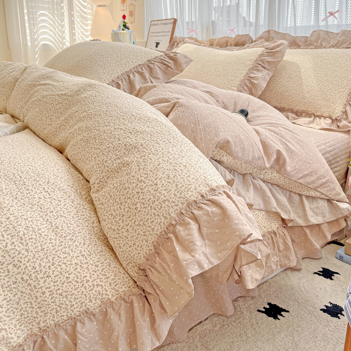 91家纺网 家纺一手货源 找家纺 2025秋冬加厚款云感亲肤棉邹邹纱床盖床裙四件套-仙美密拷花边 波点女王-巧克力棕