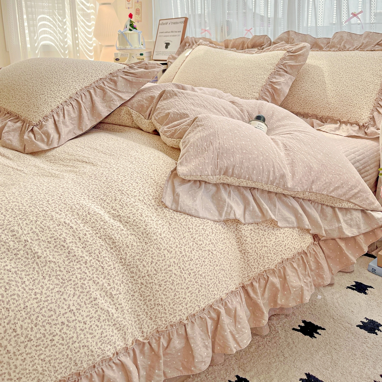 91家纺网 家纺一手货源 找家纺 2025秋冬加厚款云感亲肤棉邹邹纱床盖床裙四件套-仙美密拷花边 波点女王-巧克力棕