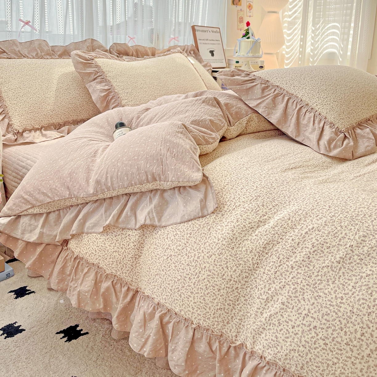 91家纺网 家纺一手货源 找家纺 2025秋冬加厚款云感亲肤棉邹邹纱床盖床裙四件套-仙美密拷花边 波点女王-巧克力棕