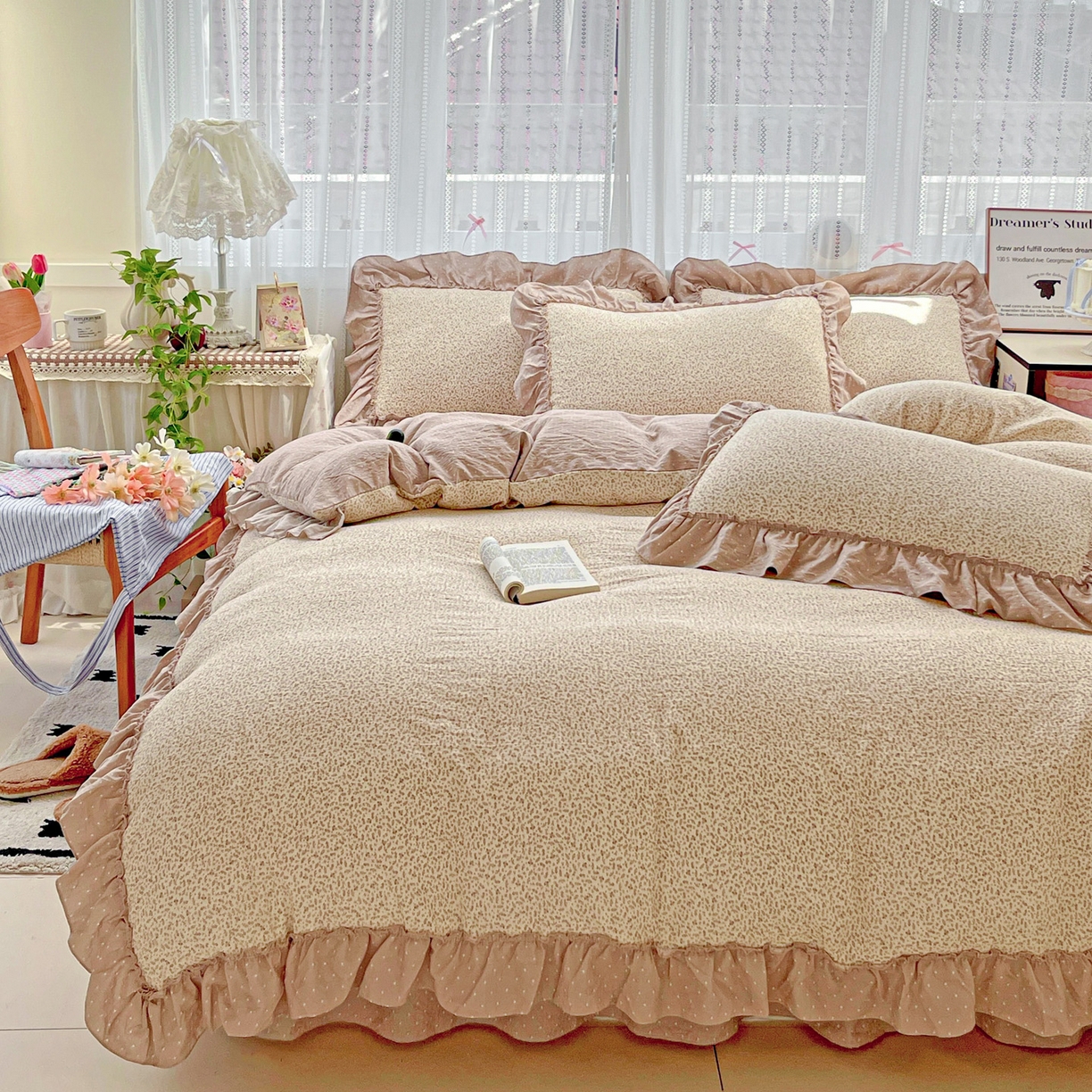 91家纺网 家纺一手货源 找家纺 2025秋冬加厚款云感亲肤棉邹邹纱床盖床裙四件套-仙美密拷花边 波点女王-巧克力棕