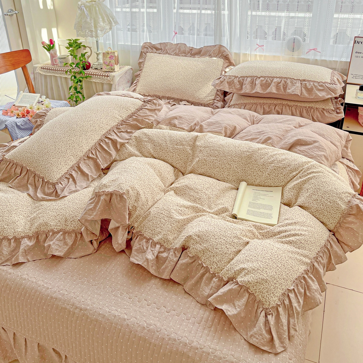 91家纺网 家纺一手货源 找家纺 2025秋冬加厚款云感亲肤棉邹邹纱床盖床裙四件套-仙美密拷花边 波点女王-巧克力棕