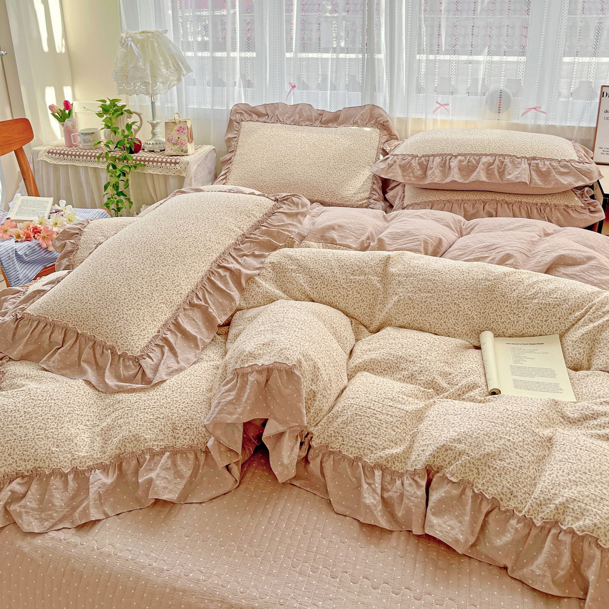 91家纺网 家纺一手货源 找家纺 2025秋冬加厚款云感亲肤棉邹邹纱床盖床裙四件套-仙美密拷花边 波点女王-巧克力棕