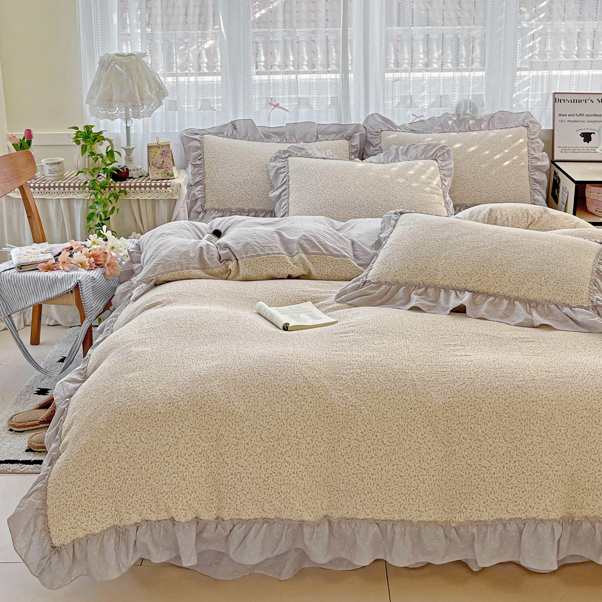 91家纺网 家纺一手货源 找家纺 2025秋冬加厚款云感亲肤棉邹邹纱床盖床裙四件套-仙美密拷花边 波点女王-云霜灰