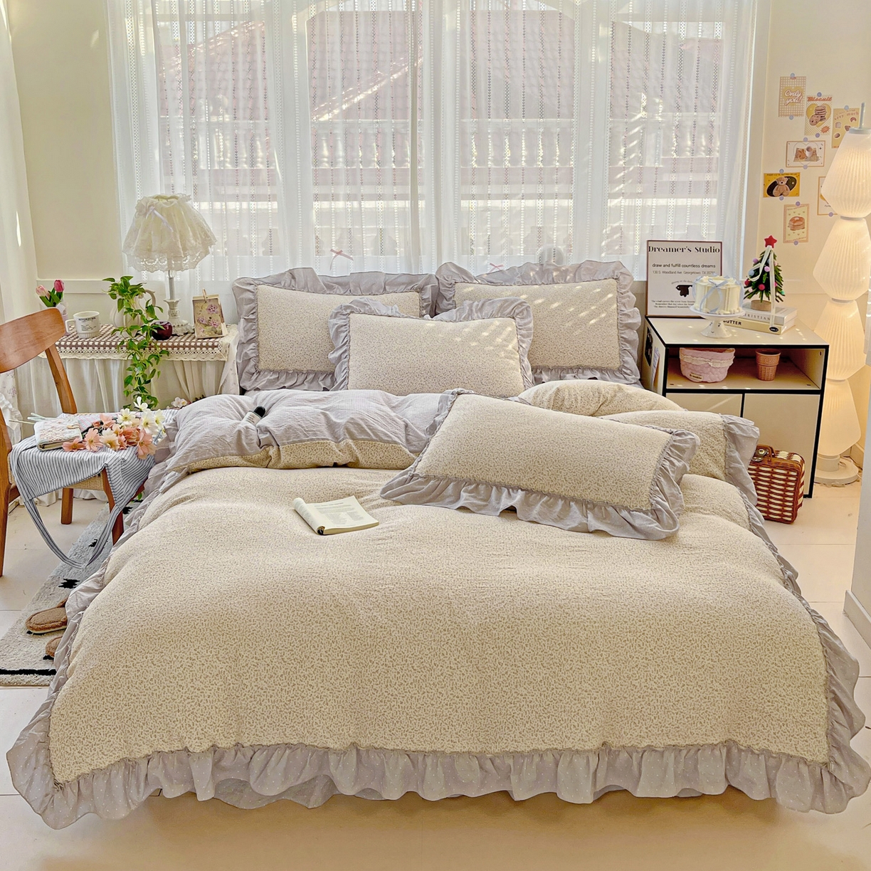 91家纺网 家纺一手货源 找家纺 2025秋冬加厚款云感亲肤棉邹邹纱床盖床裙四件套-仙美密拷花边 波点女王-云霜灰