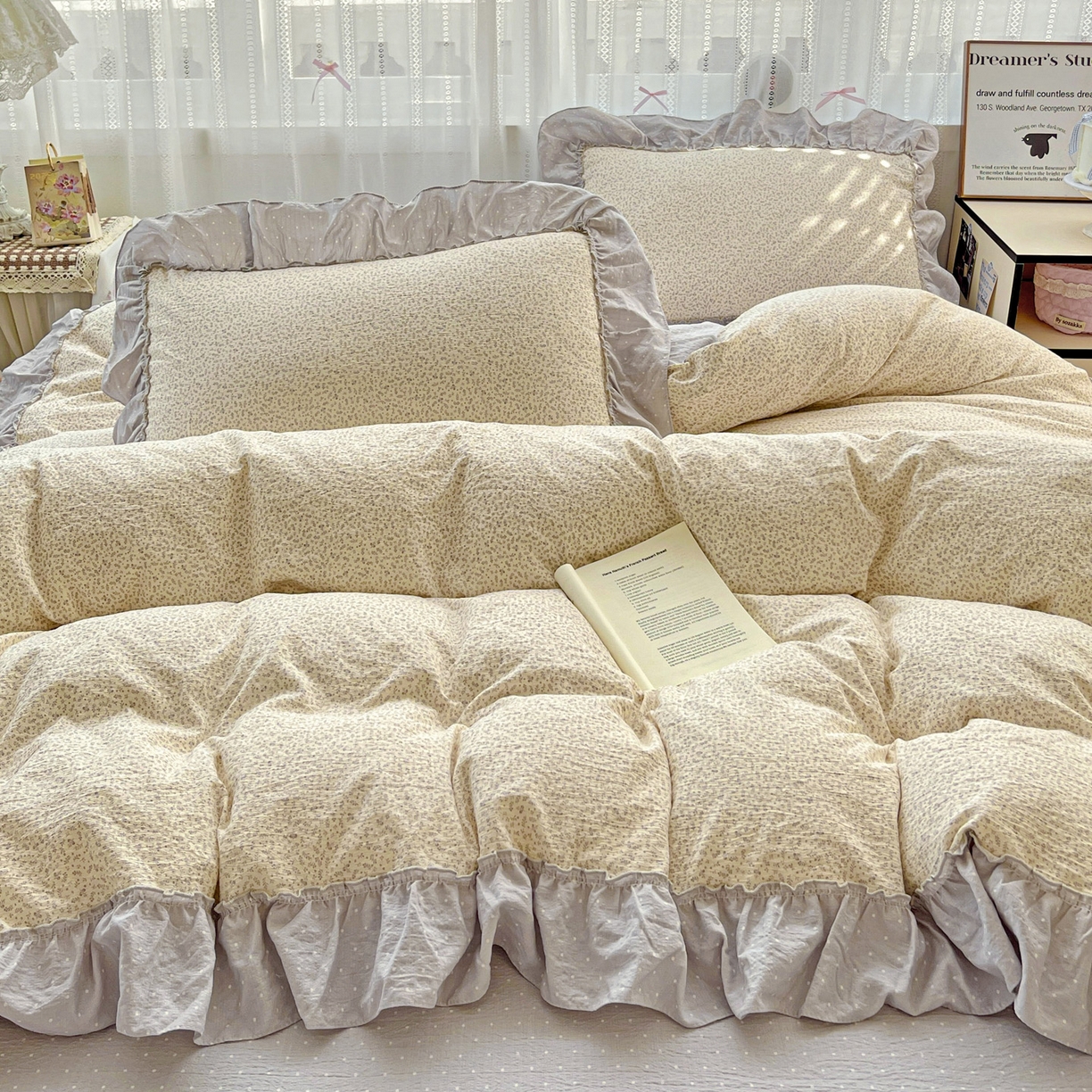 91家纺网 家纺一手货源 找家纺 2025秋冬加厚款云感亲肤棉邹邹纱床盖床裙四件套-仙美密拷花边 波点女王-云霜灰