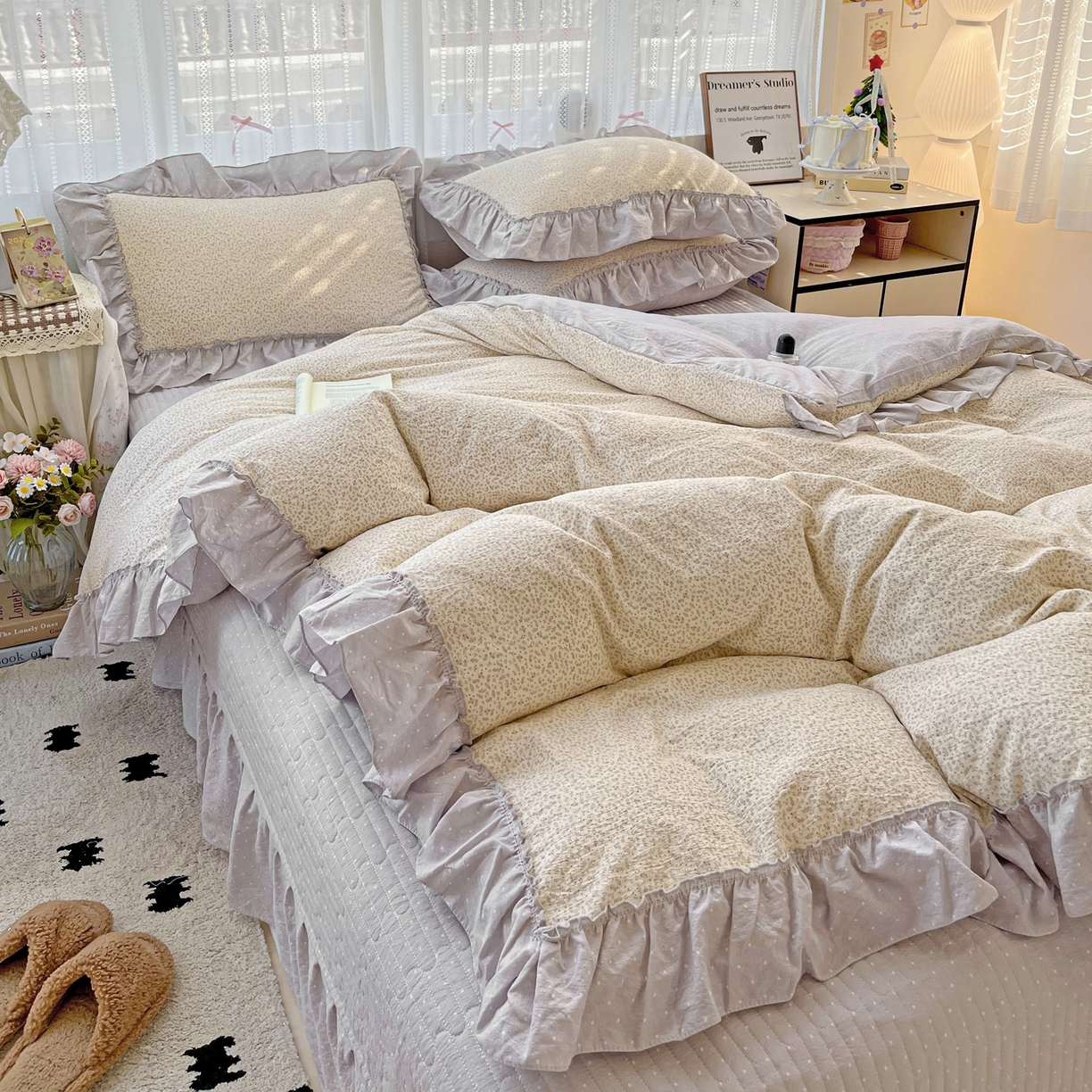 91家纺网 家纺一手货源 找家纺 2025秋冬加厚款云感亲肤棉邹邹纱床盖床裙四件套-仙美密拷花边 波点女王-云霜灰