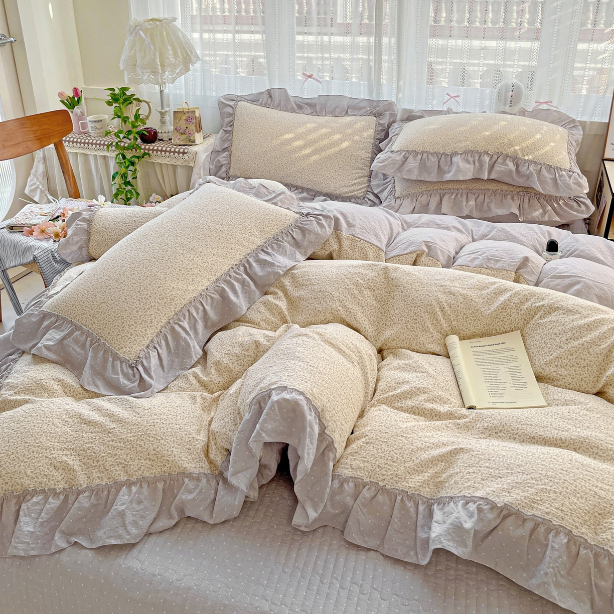 91家纺网 家纺一手货源 找家纺 2025秋冬加厚款云感亲肤棉邹邹纱床盖床裙四件套-仙美密拷花边 波点女王-云霜灰