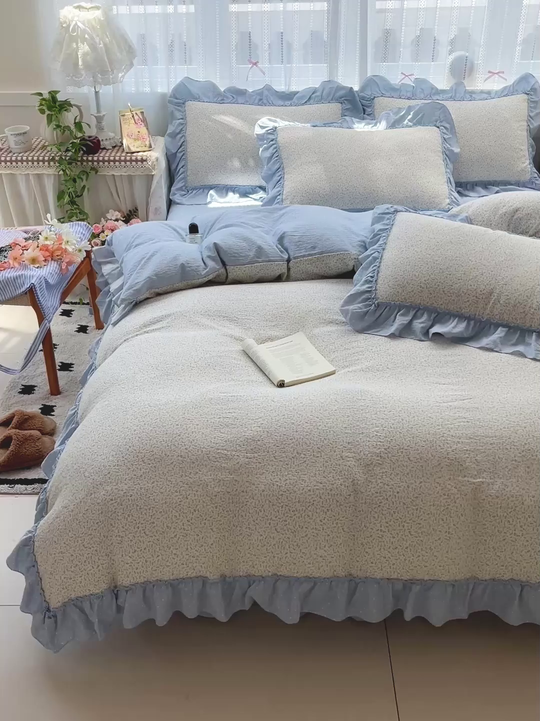 91家纺网 家纺一手货源 找家纺 2025秋冬加厚款云感亲肤棉邹邹纱床盖床裙四件套-仙美密拷花边 波点女王-茉雾蓝