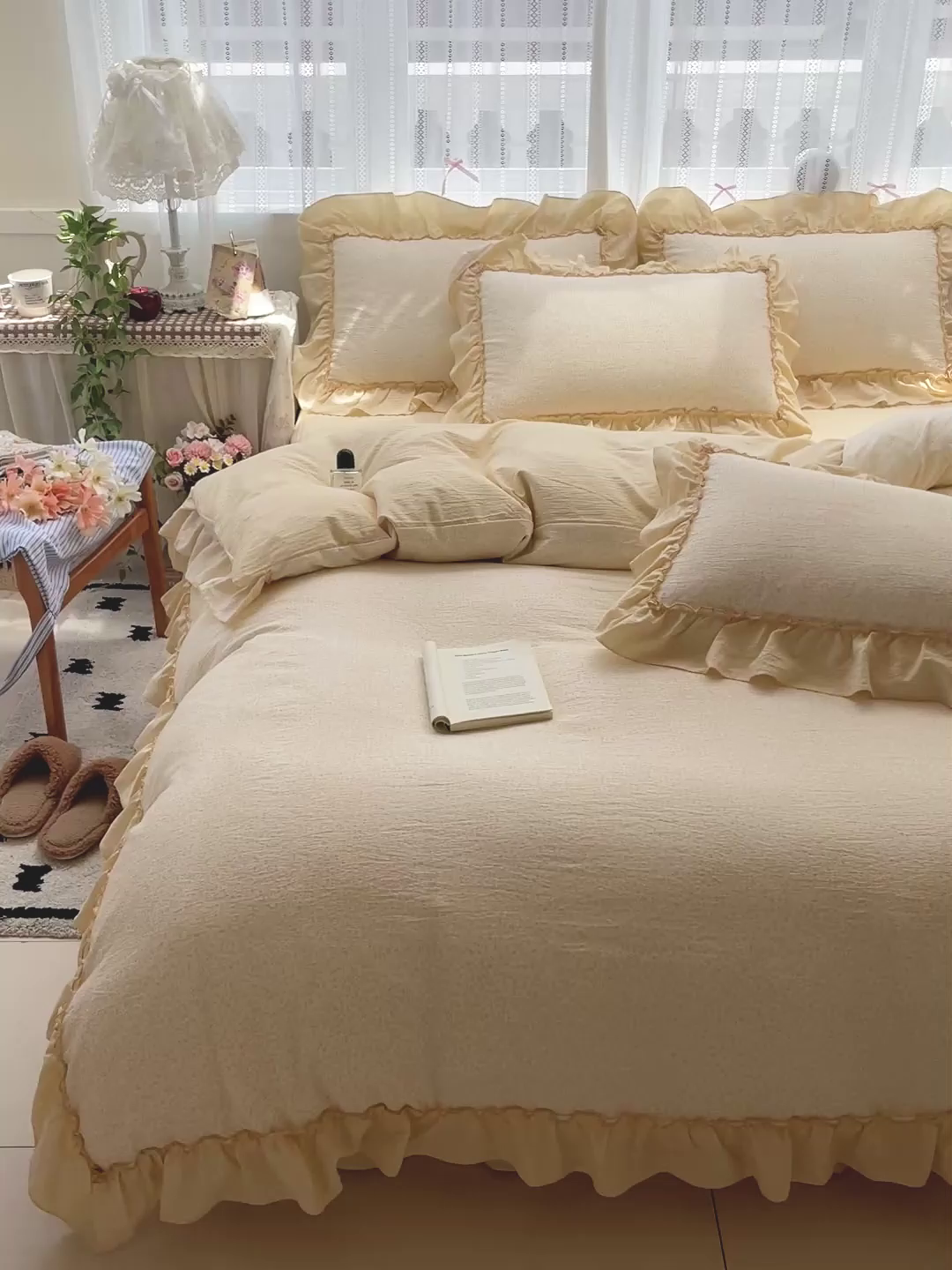 91家纺网 家纺一手货源 找家纺 2025秋冬加厚款云感亲肤棉邹邹纱床盖床裙四件套-仙美密拷花边 波点女王-奶油黄