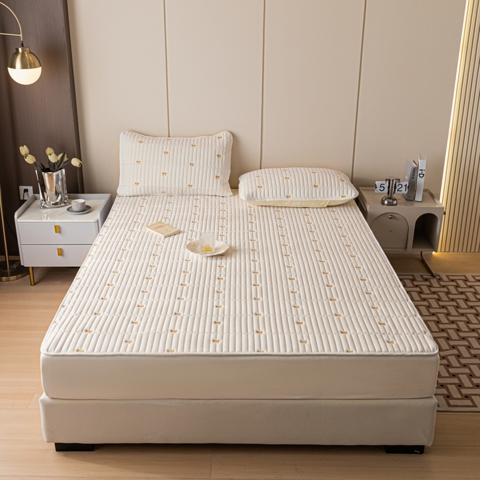 91家纺网 家纺一手货源 找家纺 （总）暖季家纺 2025新款A类亲肤面料夹棉绣花床笠-防水款