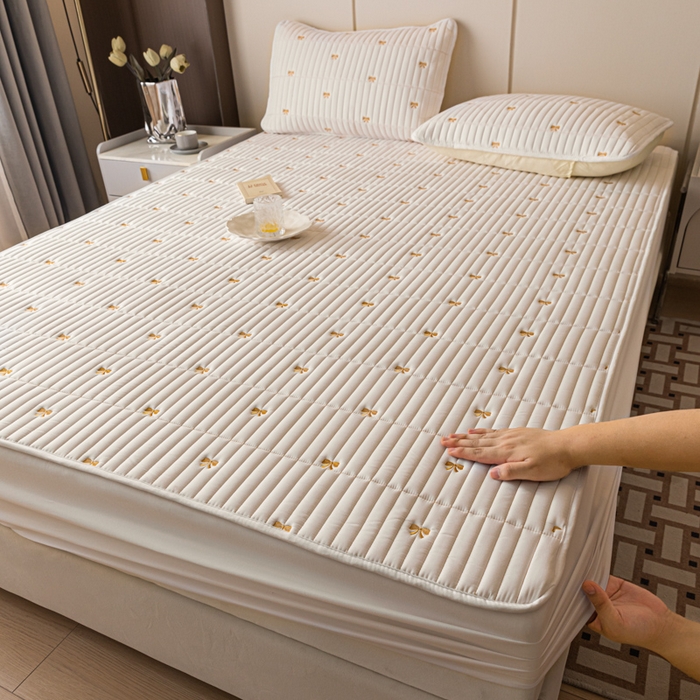 91家纺网 家纺一手货源 找家纺 （总）暖季家纺 2025新款A类亲肤面料夹棉绣花床笠-防水款