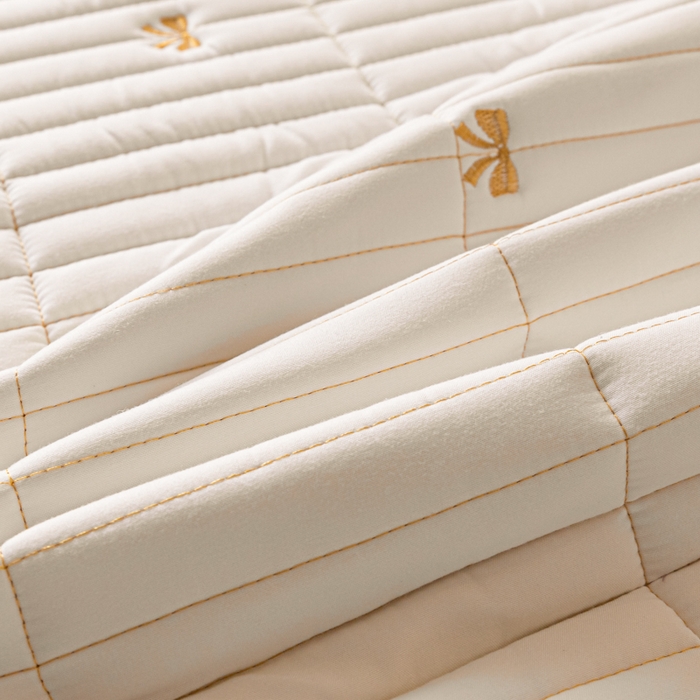 91家纺网 家纺一手货源 找家纺 （总）暖季家纺 2025新款A类亲肤面料夹棉绣花床笠-防水款