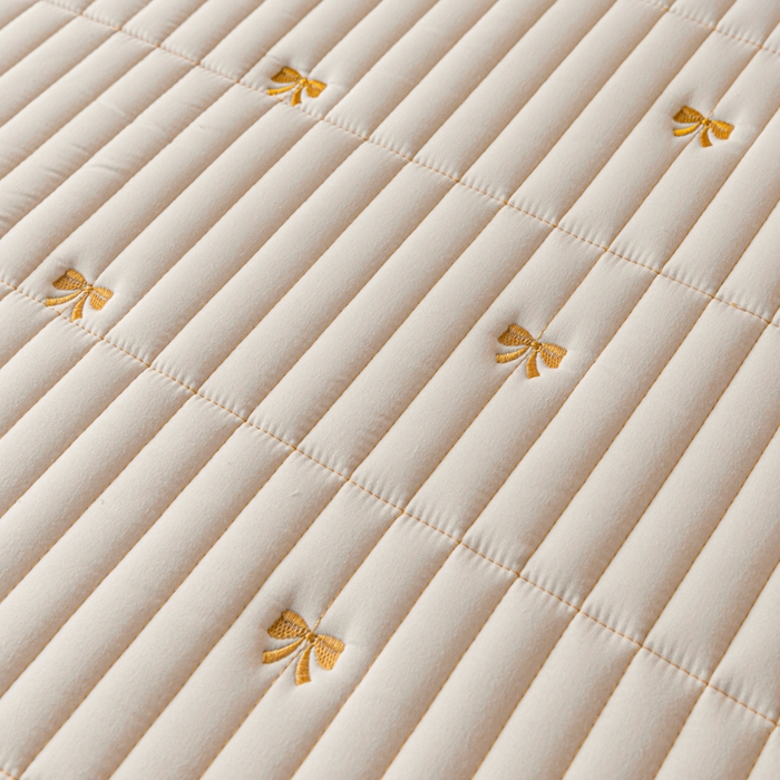 91家纺网 家纺一手货源 找家纺 （总）暖季家纺 2025新款A类亲肤面料夹棉绣花床笠-防水款