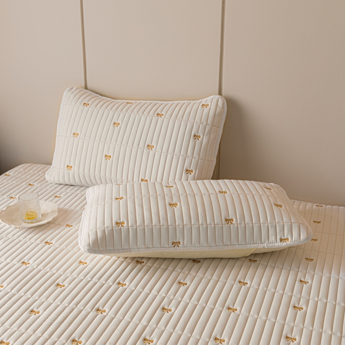 91家纺网 家纺一手货源 找家纺 （总）暖季家纺 2025新款A类亲肤面料夹棉绣花床笠-防水款