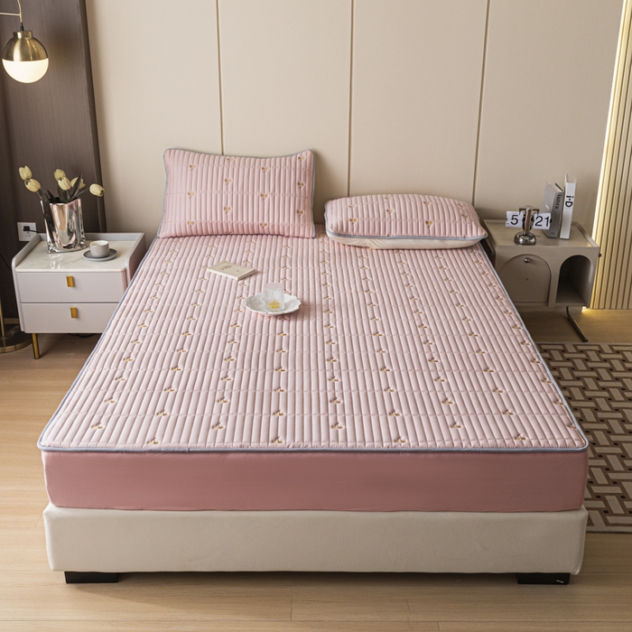 91家纺网 家纺一手货源 找家纺 暖季家纺 2025新款A类亲肤面料夹棉绣花床笠-防水款 小蝴蝶结-粉-防水款