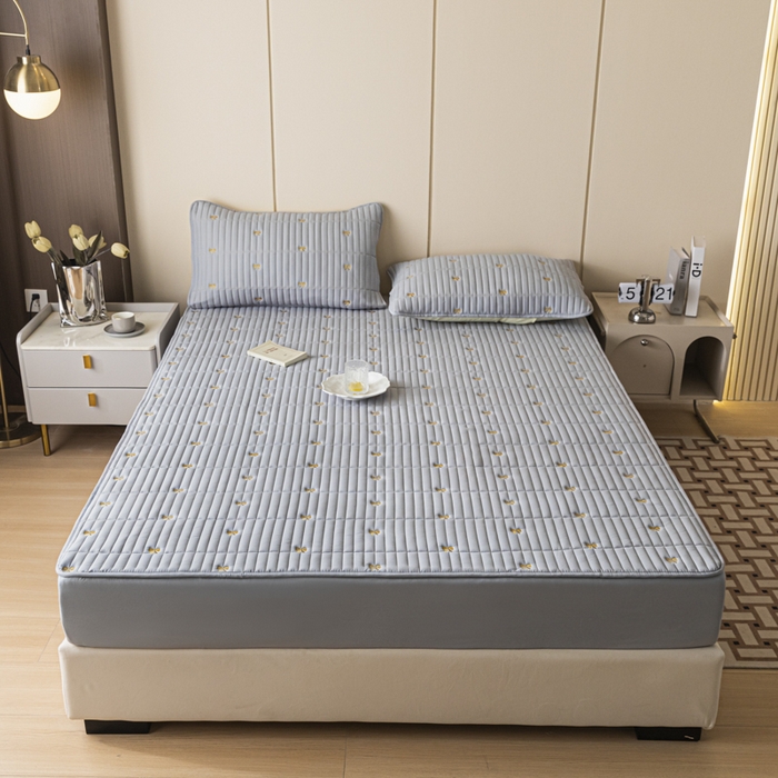 91家纺网 家纺一手货源 找家纺 暖季家纺 2025新款A类亲肤面料夹棉绣花床笠-防水款 小蝴蝶结-灰-防水款