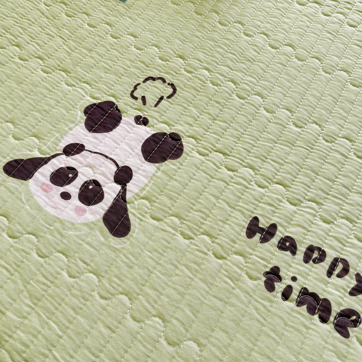 91家纺网 家纺一手货源 找家纺 金艾草 2025新款双面纯棉高温水洗床盖三件套 熊猫乐园