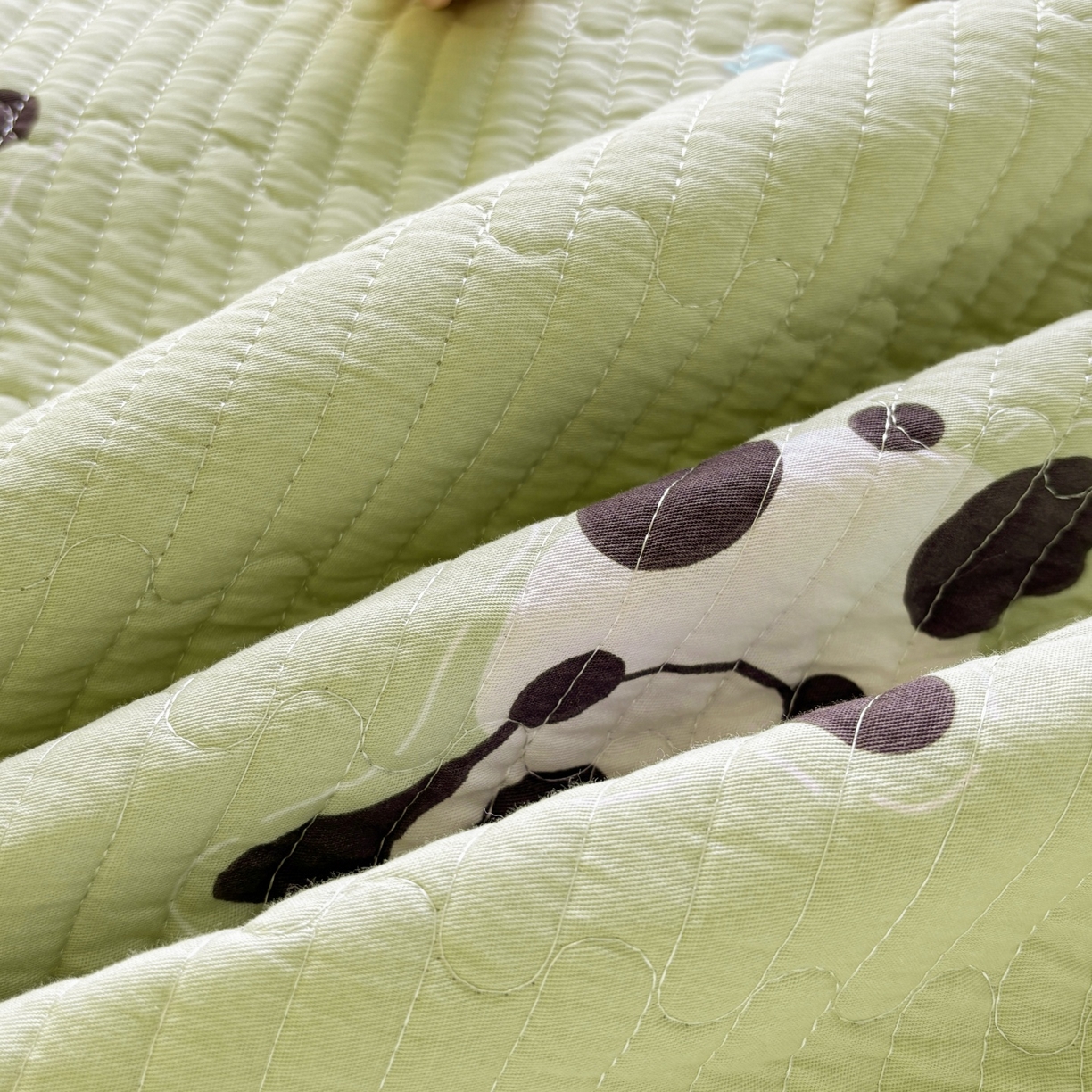 91家纺网 家纺一手货源 找家纺 金艾草 2025新款双面纯棉高温水洗床盖三件套 熊猫乐园