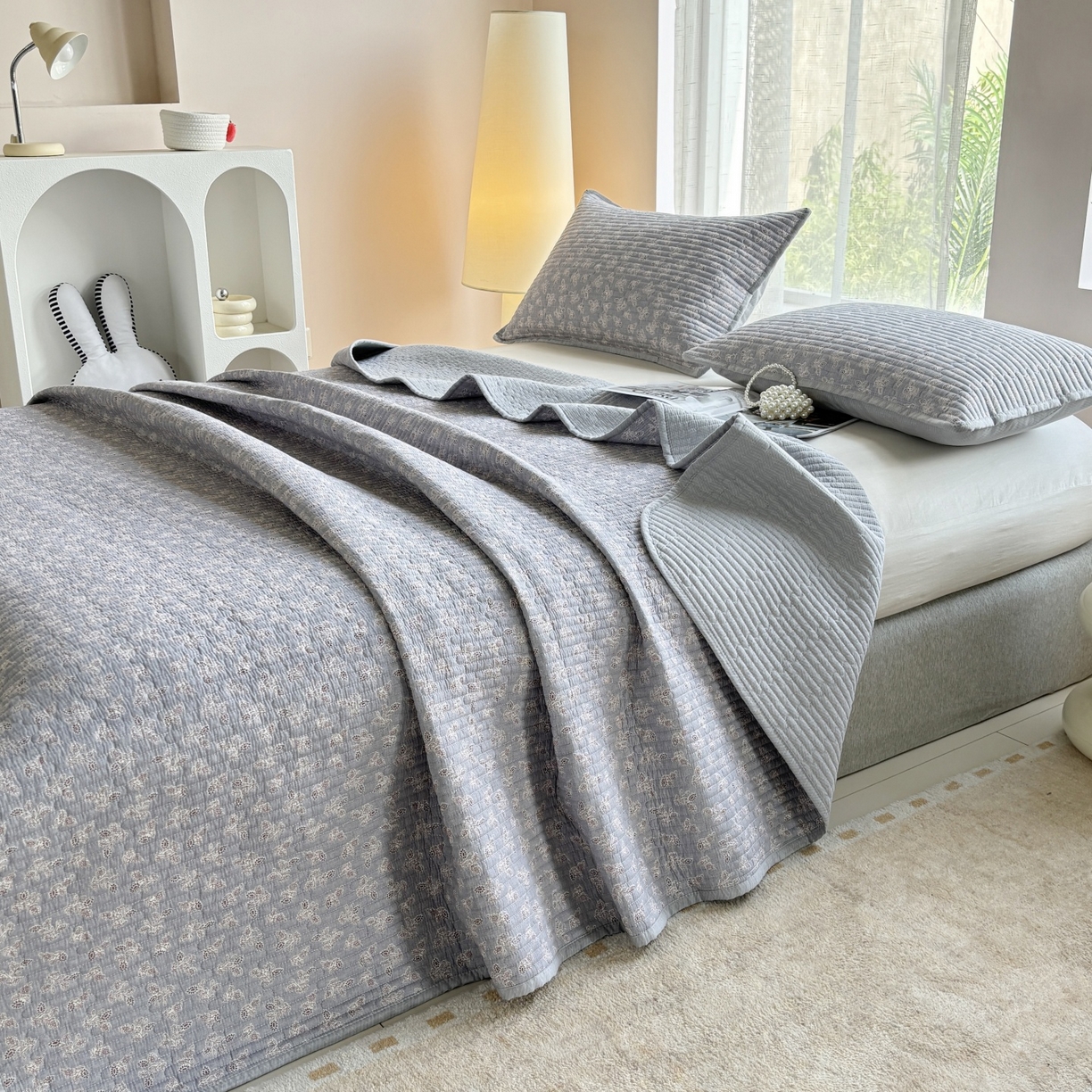 91家纺网 家纺一手货源 找家纺 金艾草 2025新款双面纯棉高温水洗床盖三件套 清风悠悠-灰