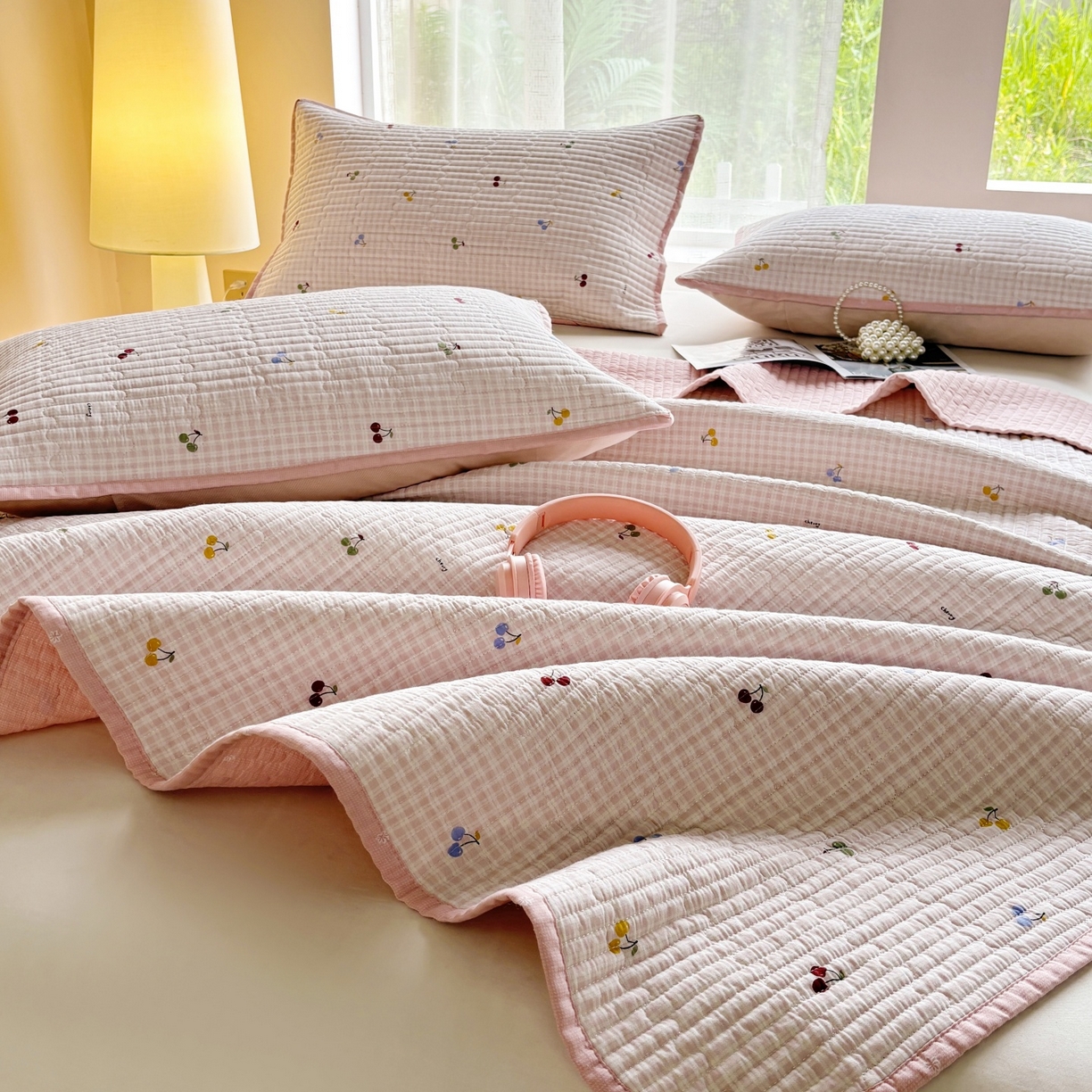 91家纺网 家纺一手货源 找家纺 金艾草 2025新款双面纯棉高温水洗床盖三件套 清甜蜜果-粉