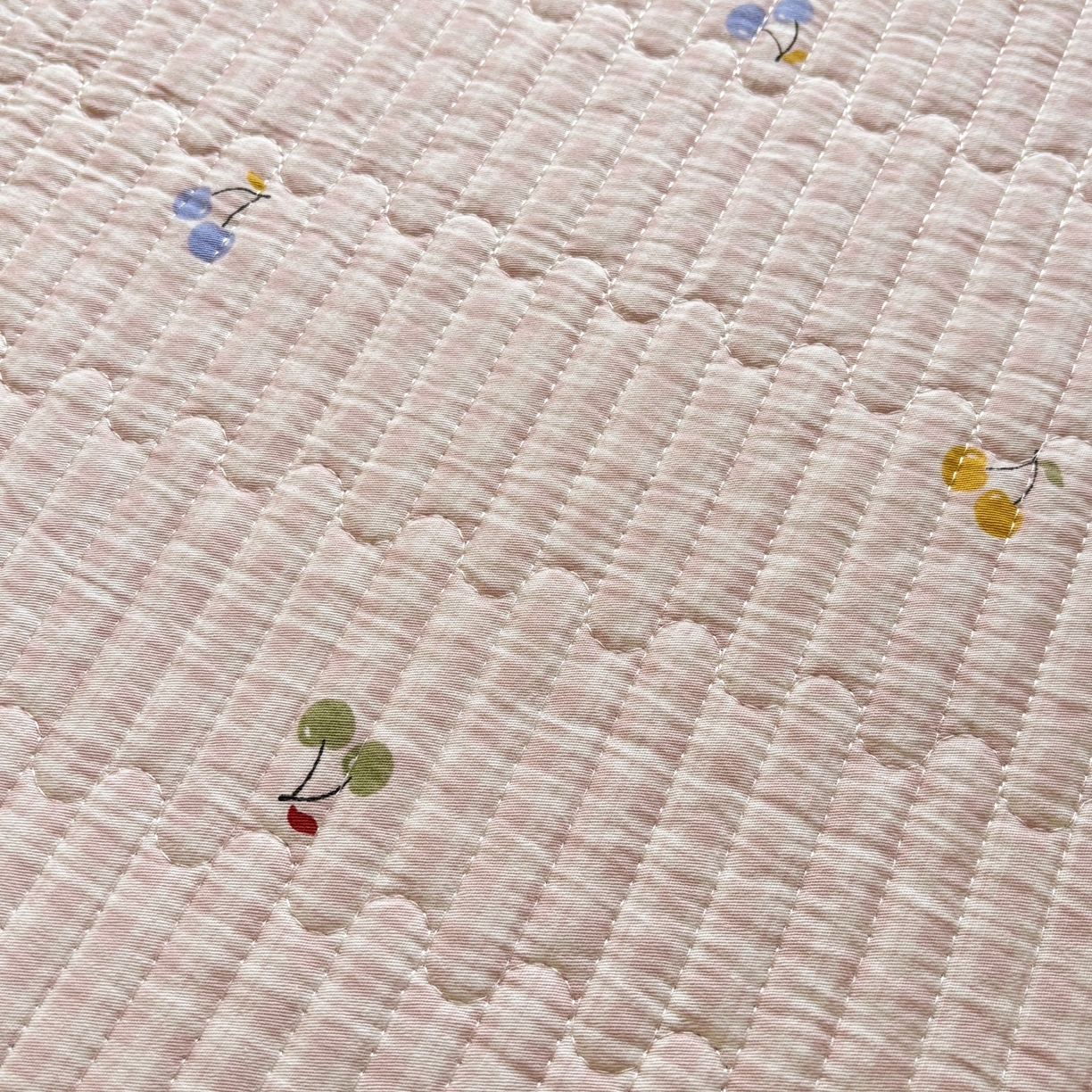 91家纺网 家纺一手货源 找家纺 金艾草 2025新款双面纯棉高温水洗床盖三件套 清甜蜜果-粉