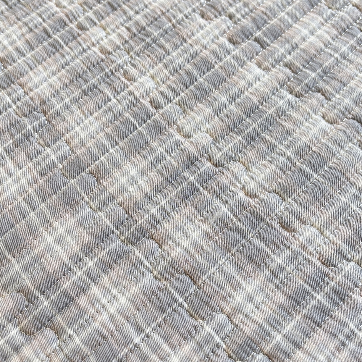 91家纺网 家纺一手货源 找家纺 金艾草 2025新款双面纯棉高温水洗床盖三件套 时光-灰