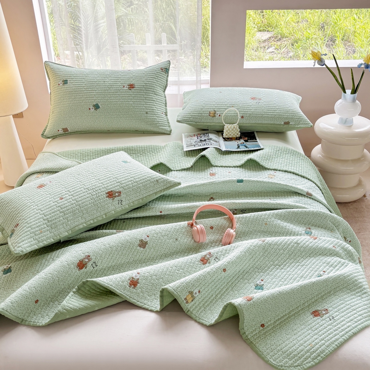 91家纺网 家纺一手货源 找家纺 金艾草 2025新款双面纯棉高温水洗床盖三件套 玩偶小熊-绿
