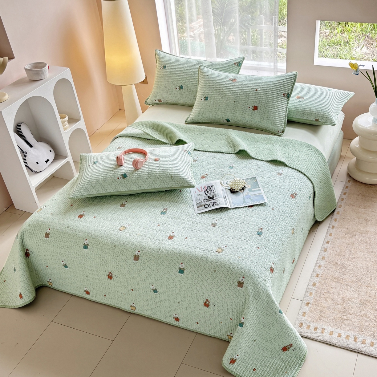 91家纺网 家纺一手货源 找家纺 金艾草 2025新款双面纯棉高温水洗床盖三件套 玩偶小熊-绿