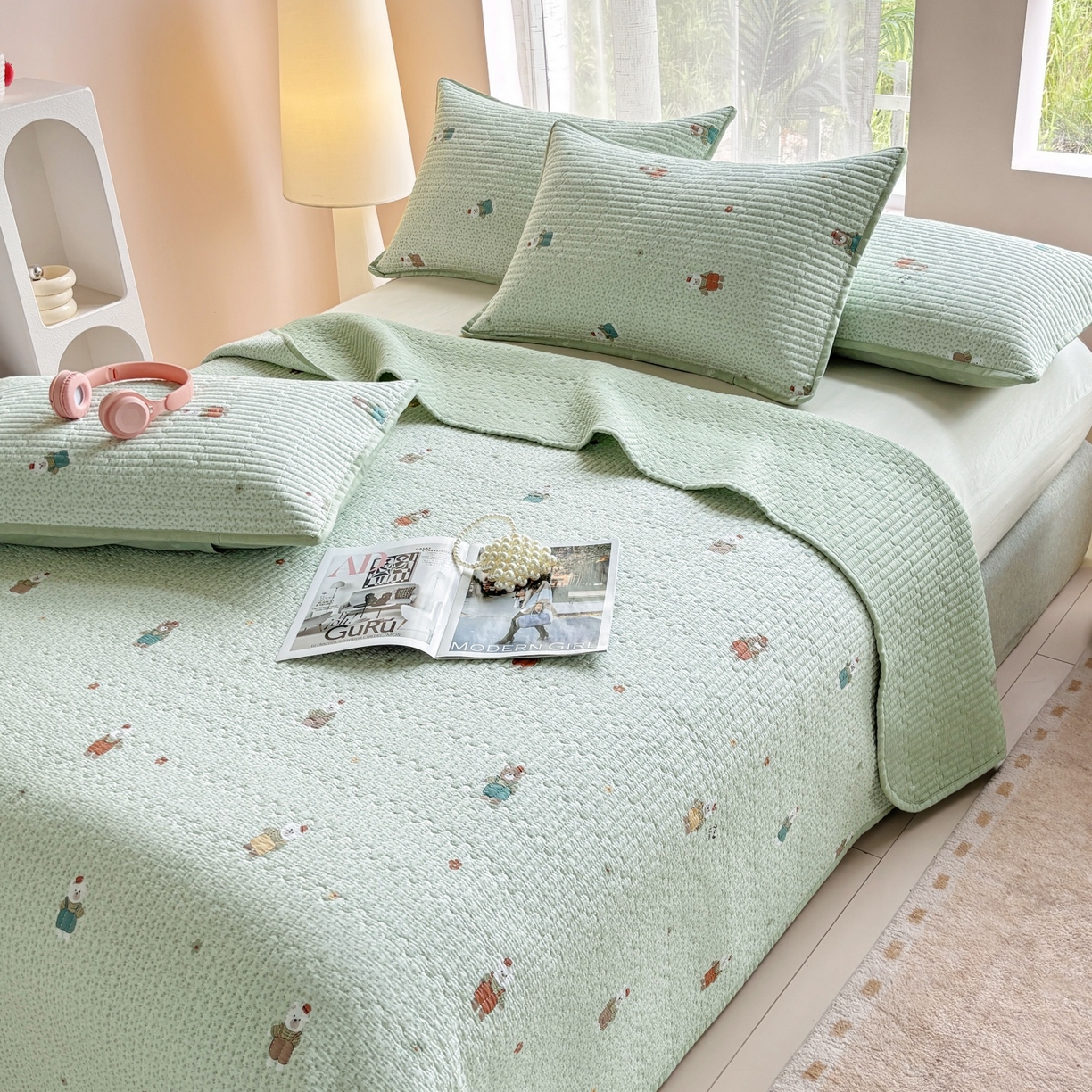 91家纺网 家纺一手货源 找家纺 金艾草 2025新款双面纯棉高温水洗床盖三件套 玩偶小熊-绿