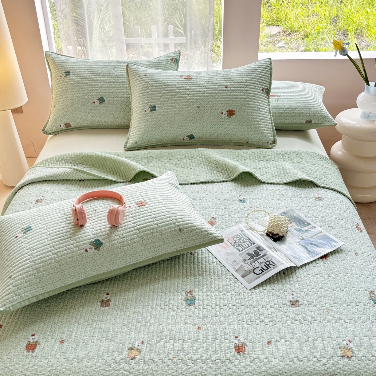 91家纺网 家纺一手货源 找家纺 金艾草 2025新款双面纯棉高温水洗床盖三件套 玩偶小熊-绿