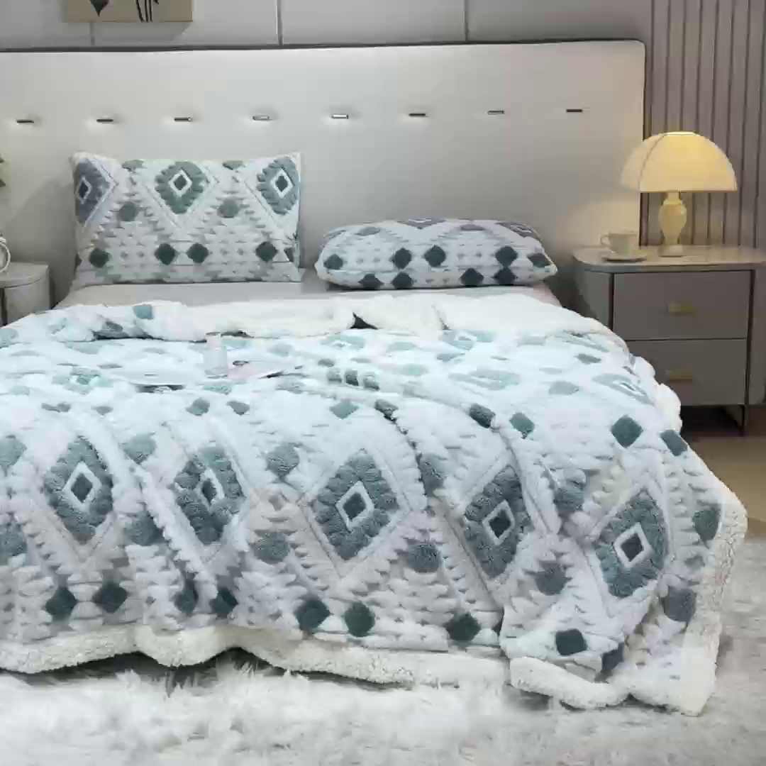 91家纺网 家纺一手货源 找家纺 枋梢家纺 2025新款阳离子羊羔绒毛毯盖毯毯子波西米亚系列 菱格-雅青