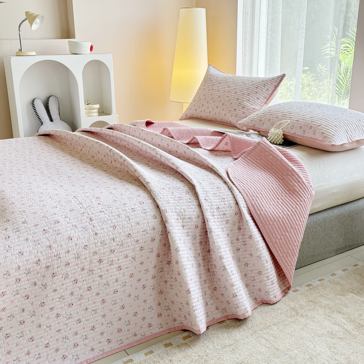 91家纺网 家纺一手货源 找家纺 金艾草 2025新款双面纯棉高温水洗床盖三件套 小花-粉