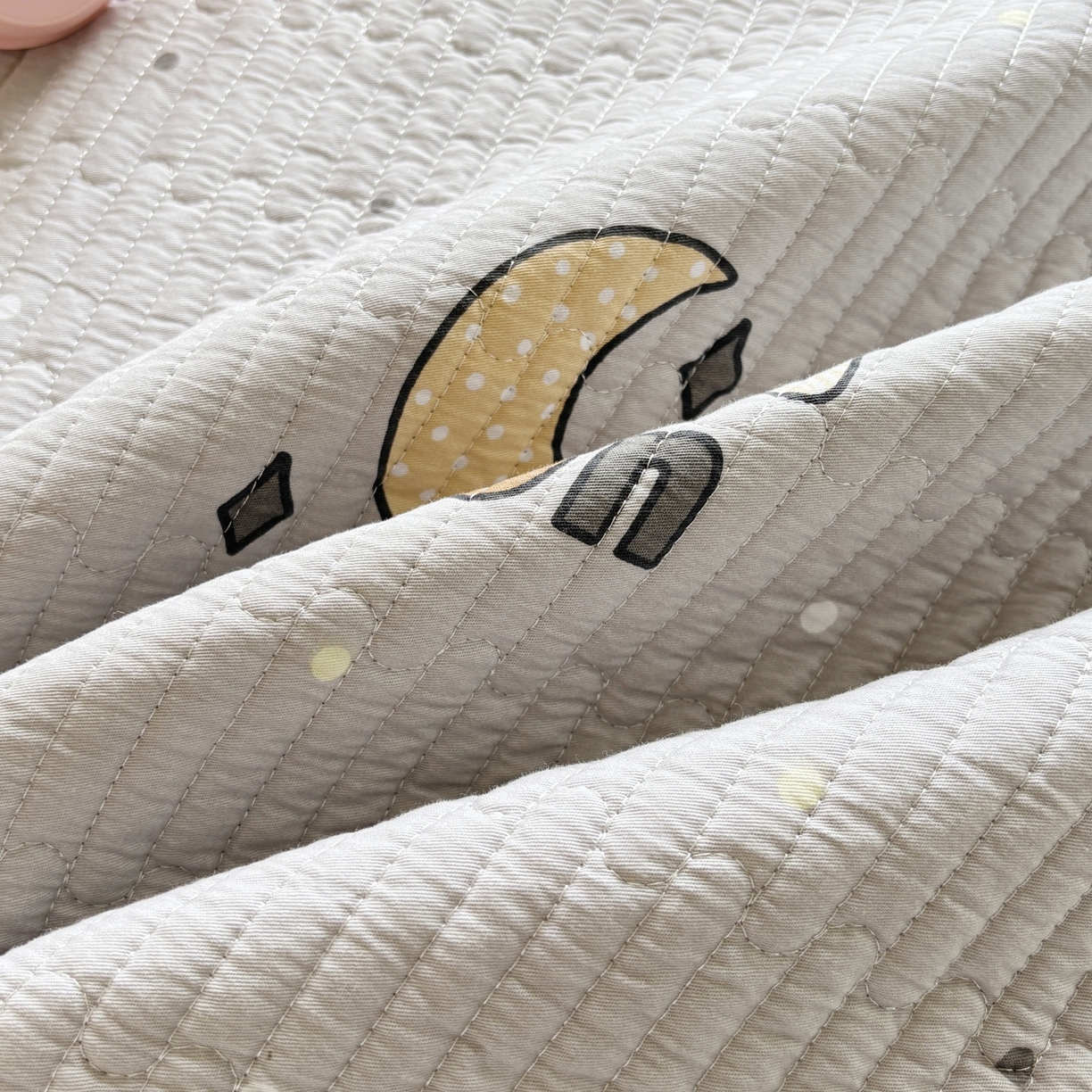 91家纺网 家纺一手货源 找家纺 金艾草 2025新款双面纯棉高温水洗床盖三件套 月亮之心