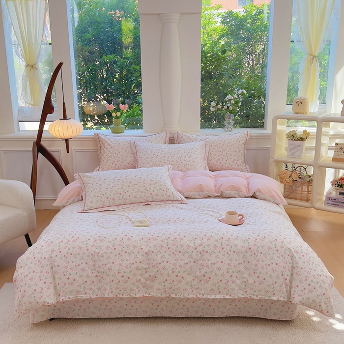 91家纺网 家纺一手货源 找家纺 铭博家纺 2025新款直播爆款100%全棉吊边一字绣工艺款13070印花全棉四件套 绯恋